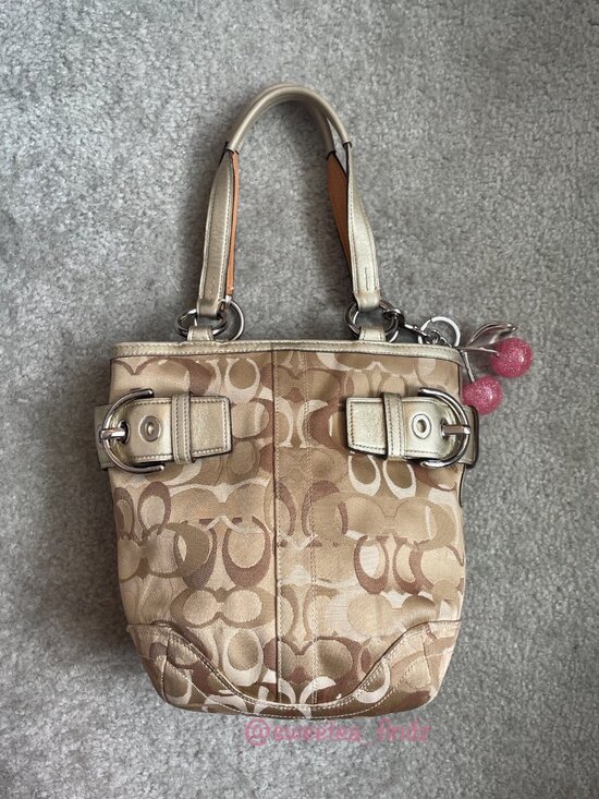Coach Handbags - Vintage Coach Y2K Tan/Silver Optic Signature Canvas Tote Shoulder Bag 0498 💿